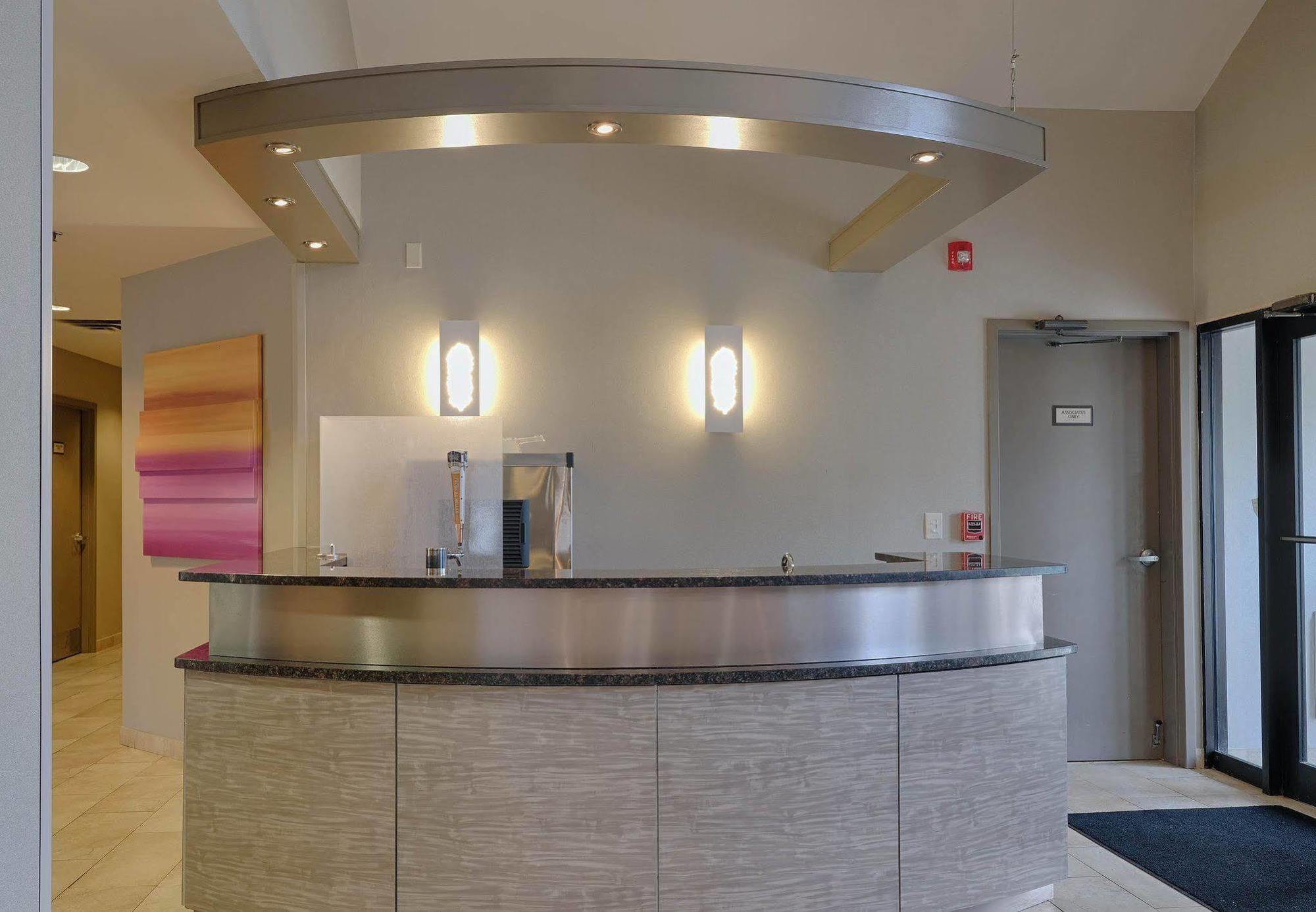 Albany Airport Inn And Suites Latham Exterior foto