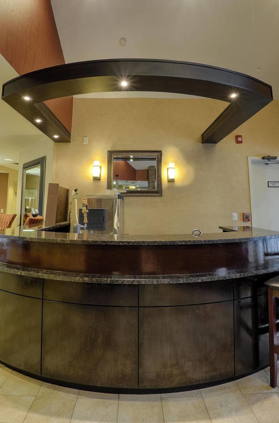 Albany Airport Inn And Suites Latham Exterior foto