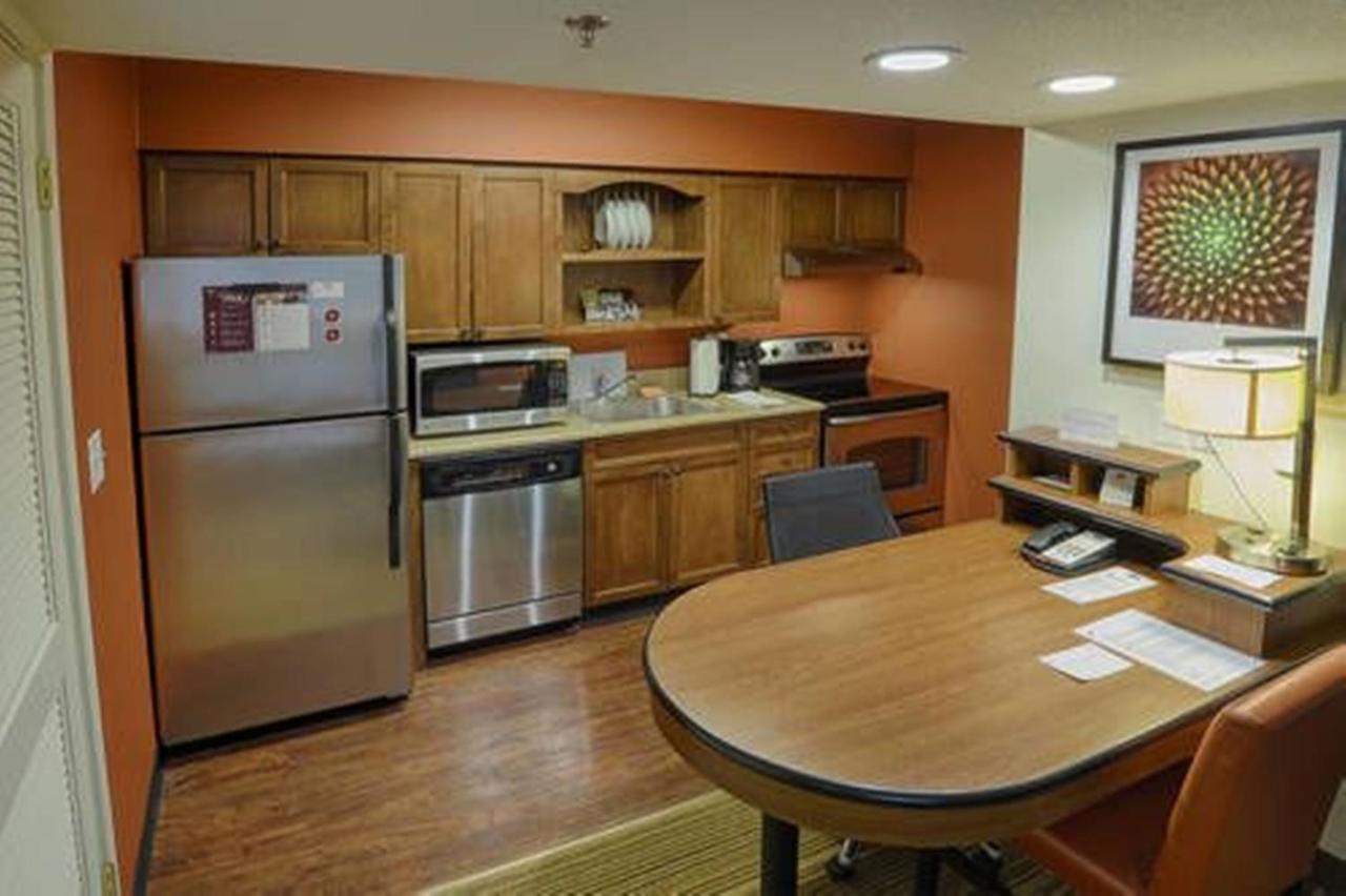 Albany Airport Inn And Suites Latham Exterior foto