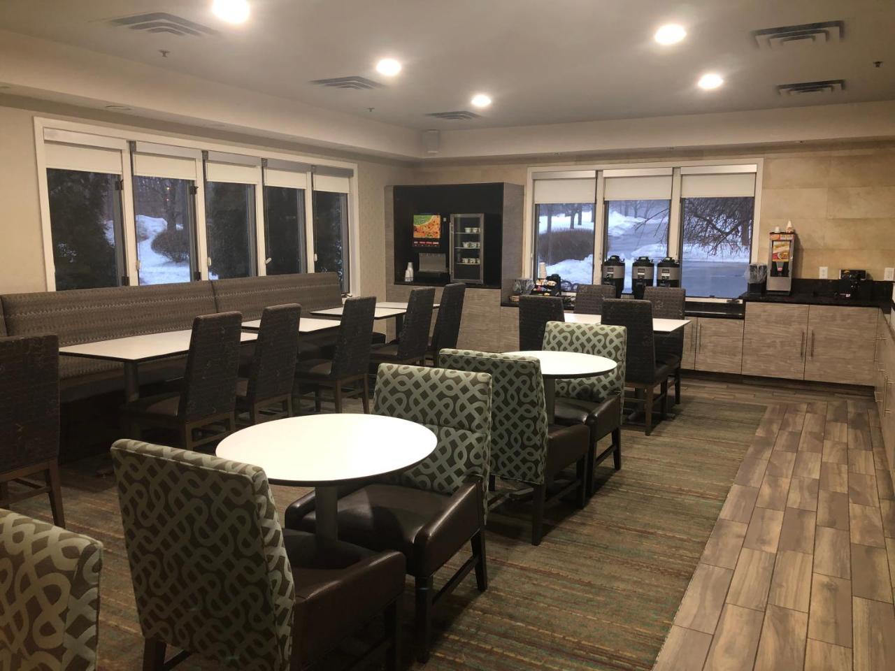 Albany Airport Inn And Suites Latham Exterior foto