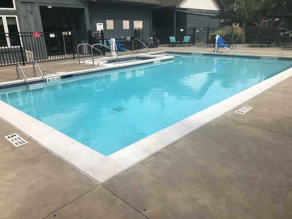 Albany Airport Inn And Suites Latham Exterior foto