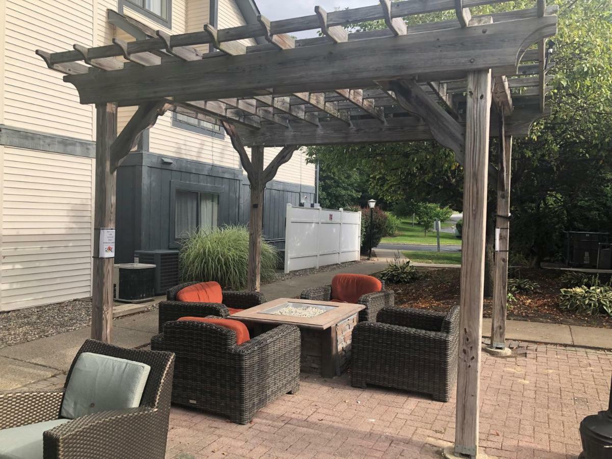 Albany Airport Inn And Suites Latham Exterior foto