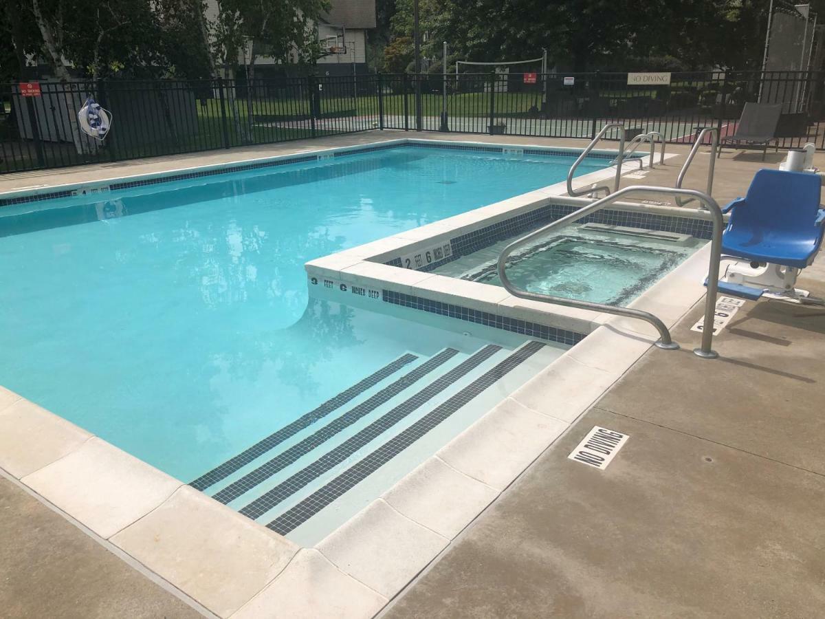 Albany Airport Inn And Suites Latham Exterior foto
